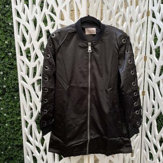 Chamarra negra satín