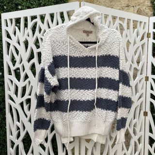 Suéter a rayas con Gorro